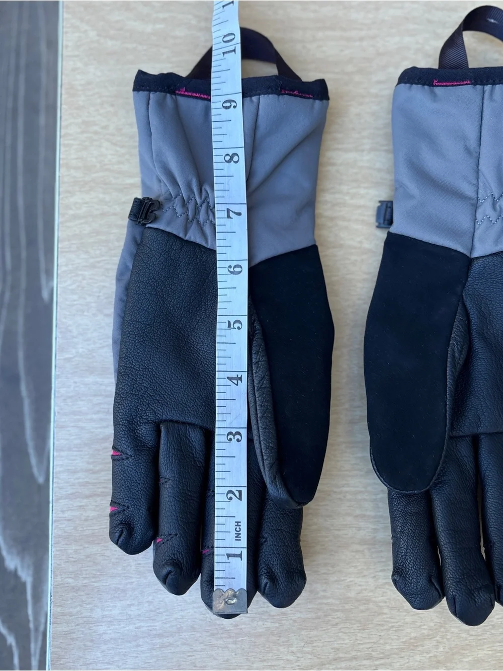 Outdoor Research Wm’s StormSensor Windbloc Gloves NWOT Sz Medium